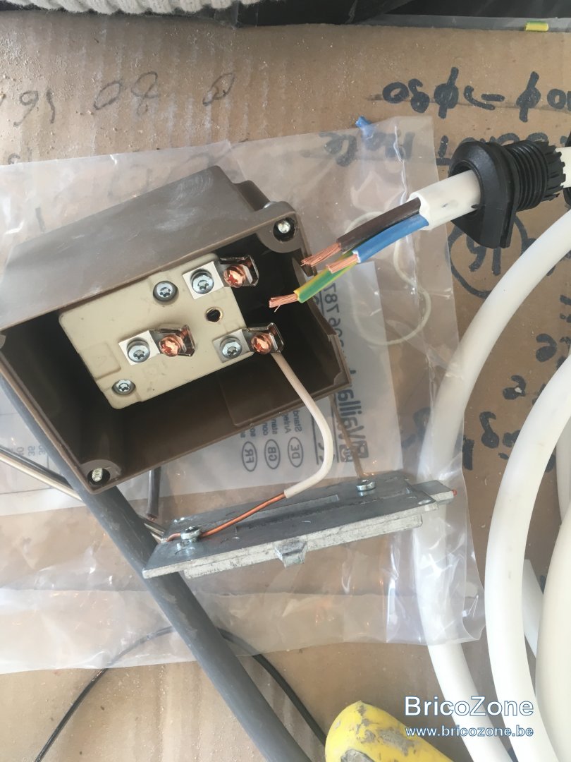Aide branchement électrique sonde , aquastat,vr70 ,vr91,7004 BricoZone — free download