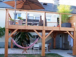 structure-terrasse-bois-suspendue.jpg
