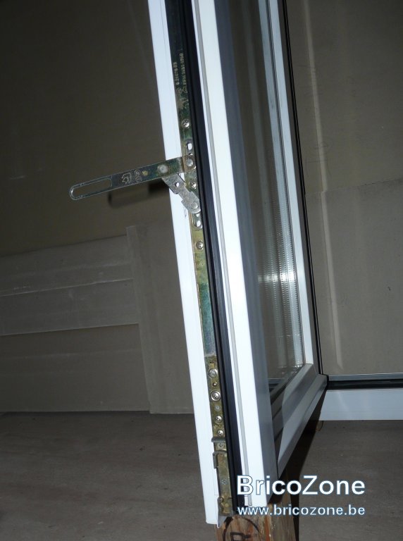 Chassis DV PVC Fermeture inf ouv.jpg