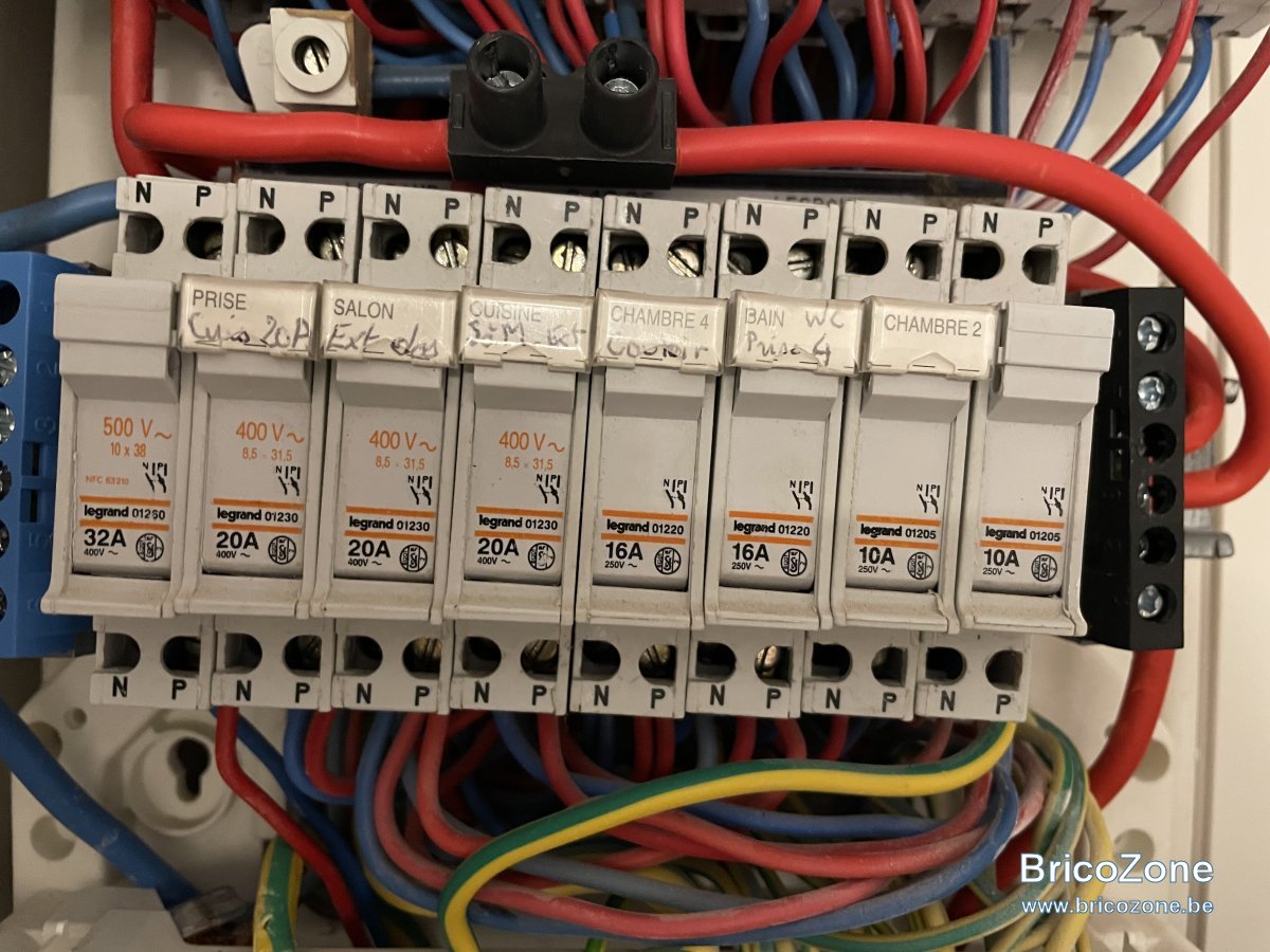 Changement de porte fusible par disjoncteur — free download