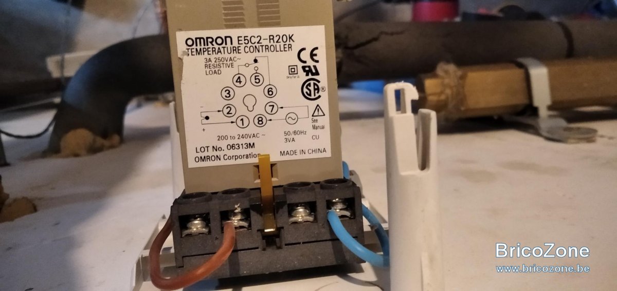 photo regulateur OMRON-1.jpg