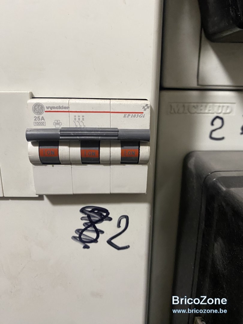 Plaque à induction Fusible 25A — free download