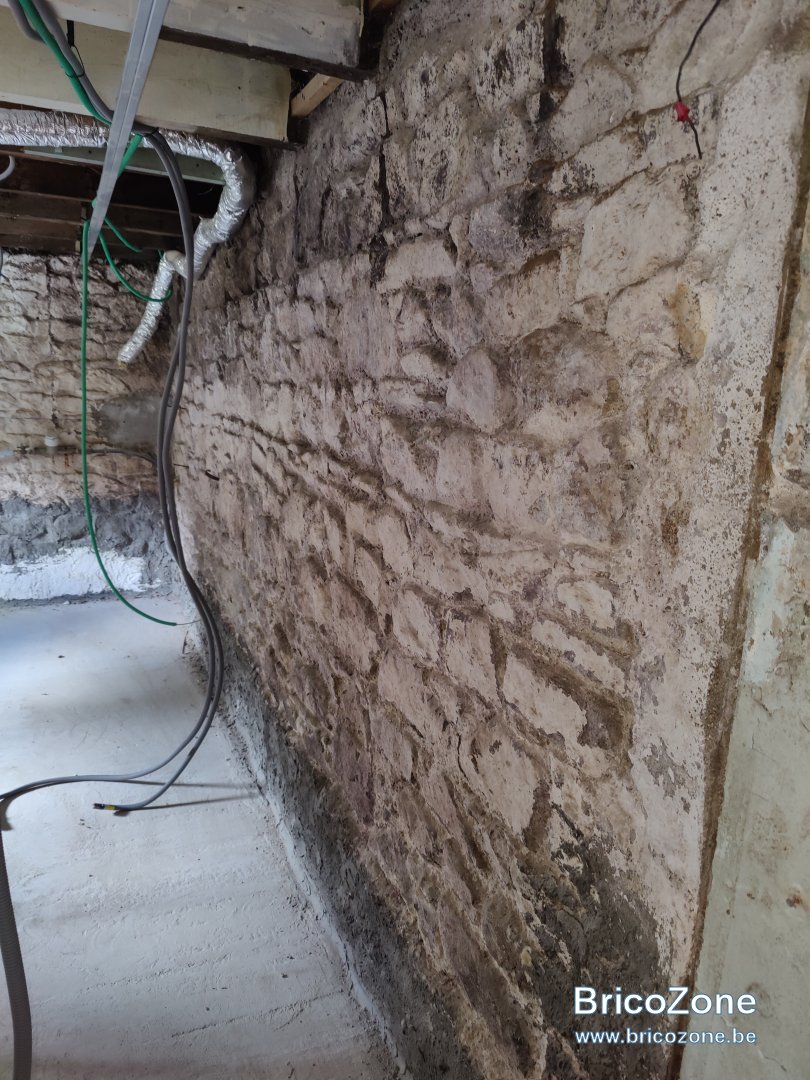 Humidité/Condensation cave en pierre semi enterrée BricoZone — free download