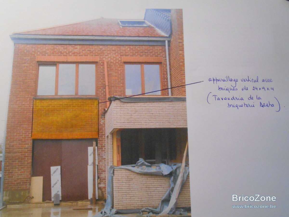 maçonnerie à refaire sur façade arrière.JPG