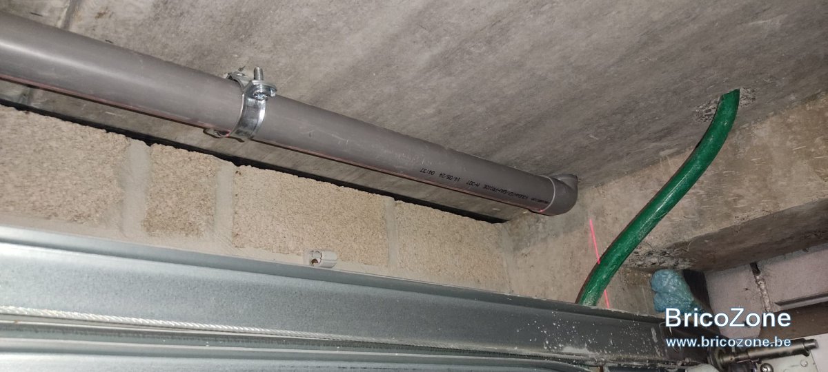Sortie 90 garage.jpg