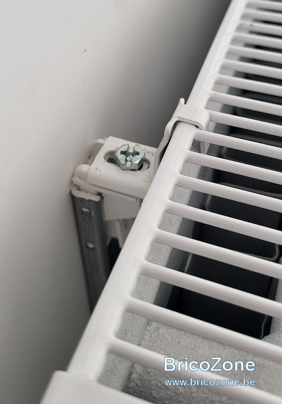 Fixation murale radiateur — free download