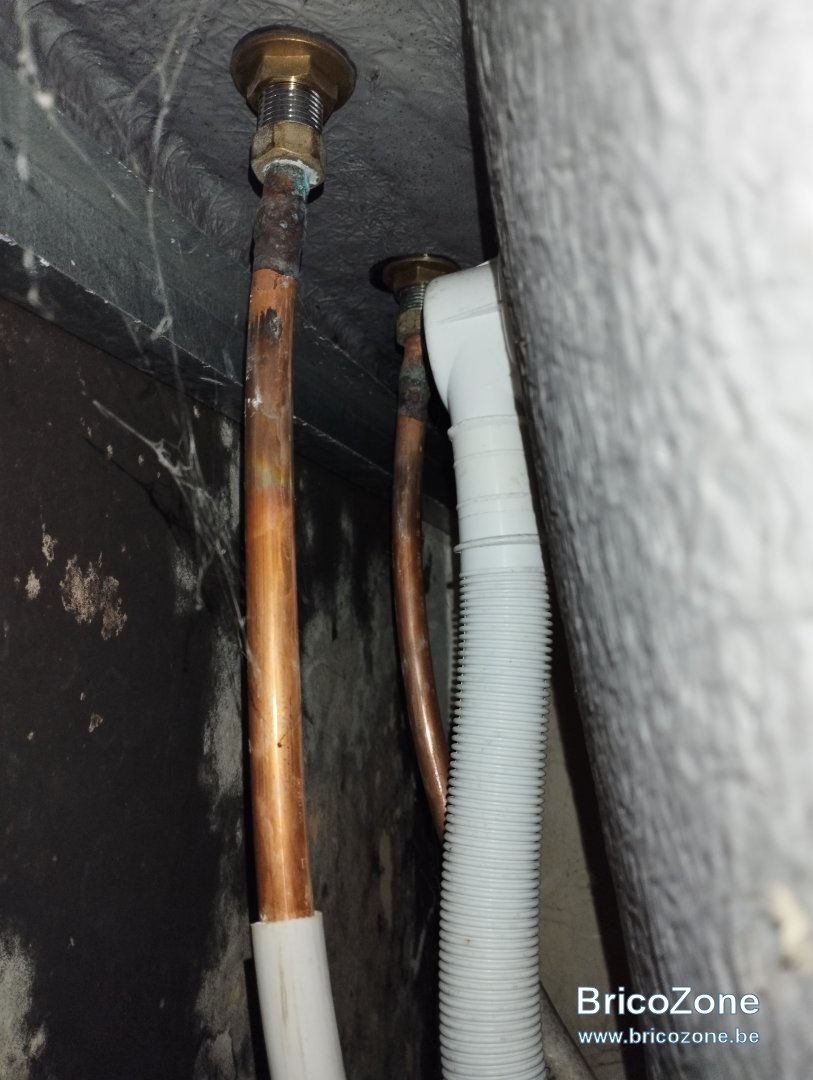 raccords_eau_baignoire.jpg