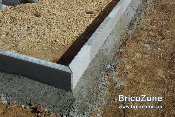 comment-poser-des-bordures-en-beton-0c-00090-rsp.jpg