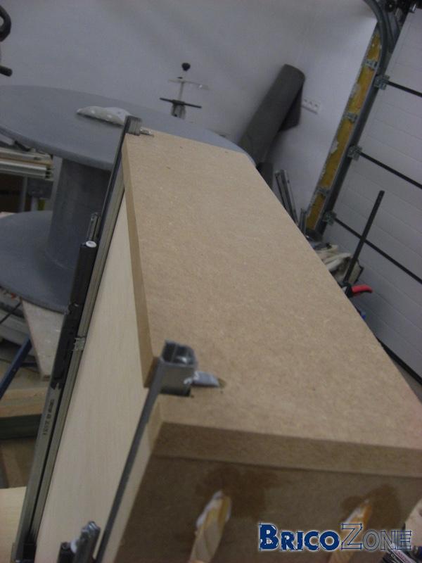 Fixer des planches perpendiculaires caisson meuble